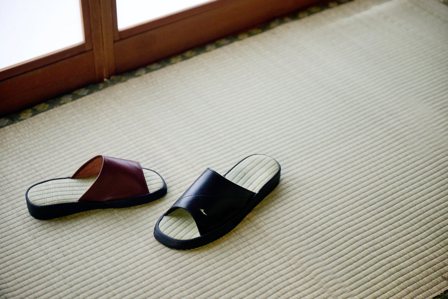 「畳サンダルスリッパ」と「感性を揺らす革小物シリーズ」の先行予約受付を開始します。