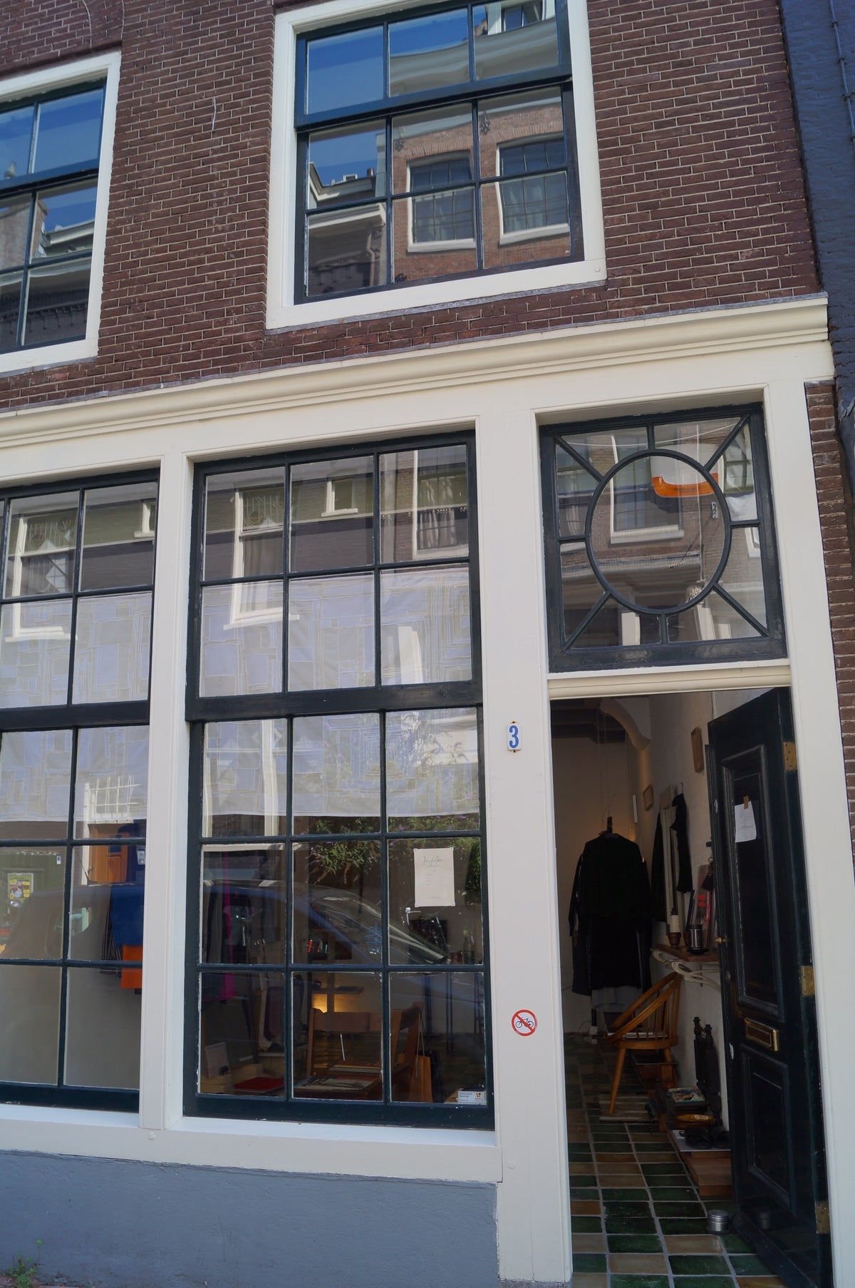 アムステルダム Haarlemmerbuurt 地区にあるセレクトショップ Joan of Arc の外観