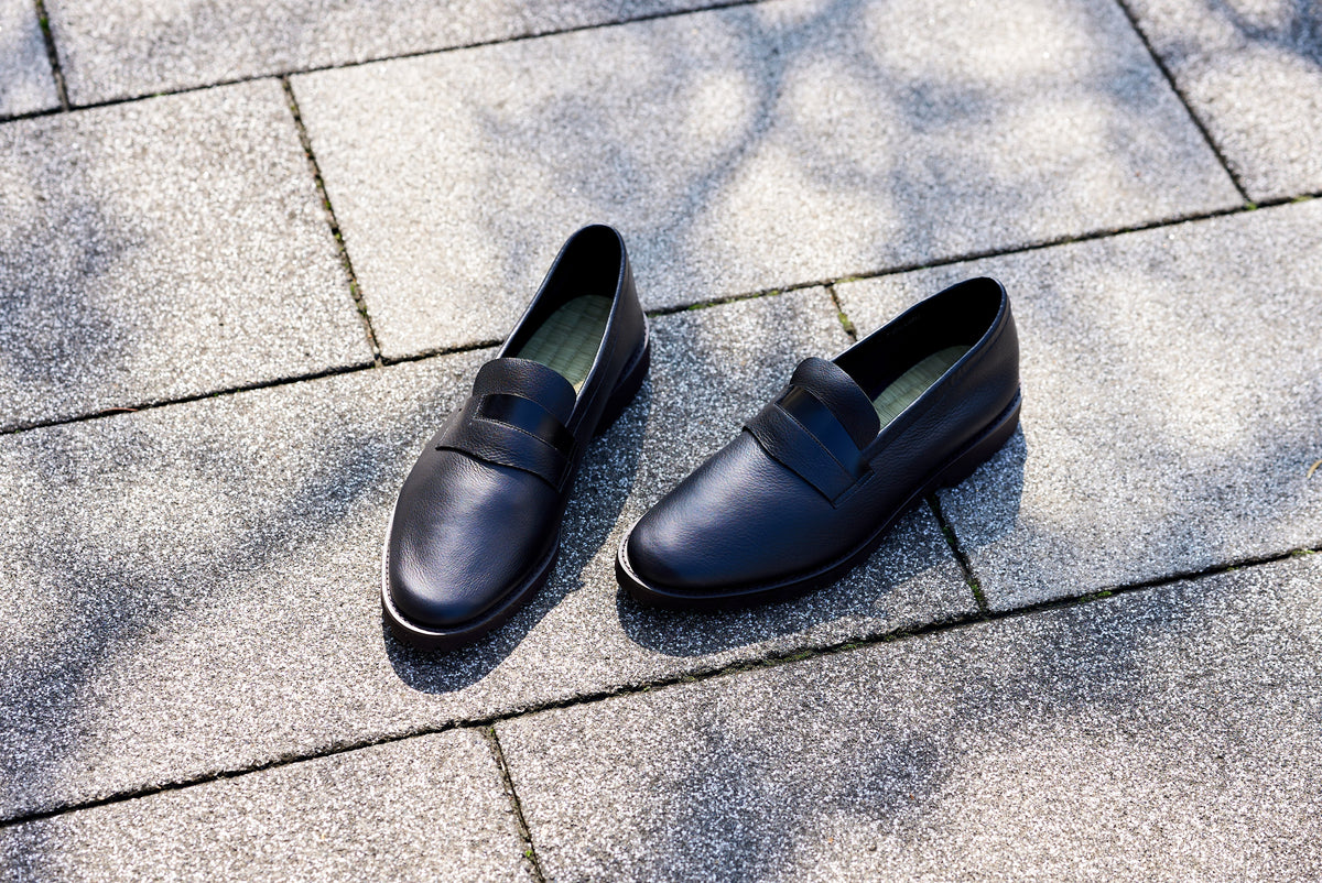 Black Plain Leather Loafers with Igusa Tatami Insole – Made in Japan Shoes | Liberato