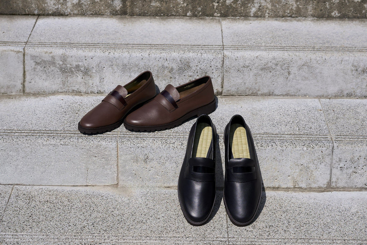 Black Plain Leather Loafers with Cordovan Saddle – Made in Japan Shoes | Liberato